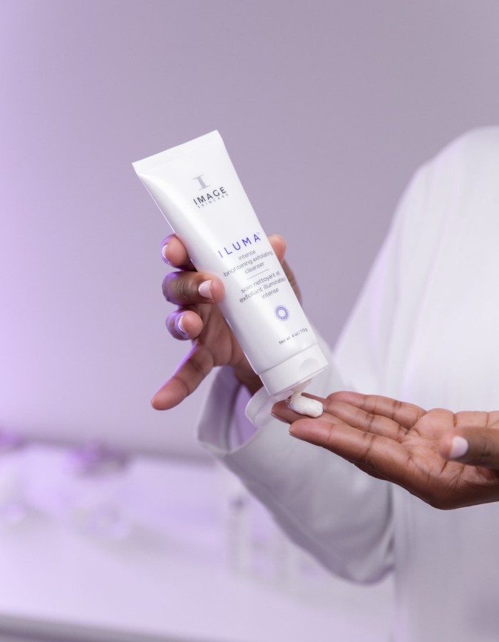 Iluma Intense Brightening Exfoliating Cleanser